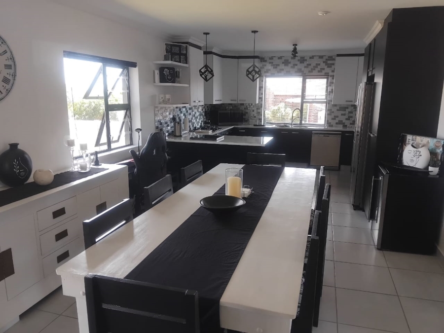 3 Bedroom Property for Sale in Wavecrest Eastern Cape